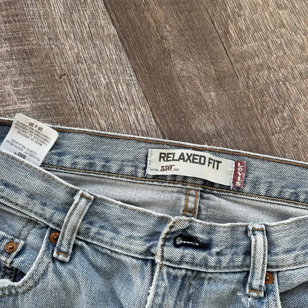 Levi's 550 Relaxed Fit Jeans Mens 36x29 Y2K Light Wash Denim Made in Lesotho